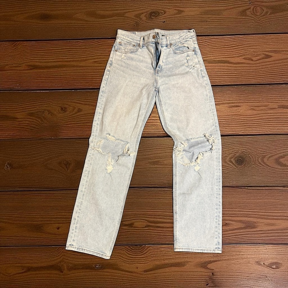 Stylish Light Gray Distressed Women’s Jeans